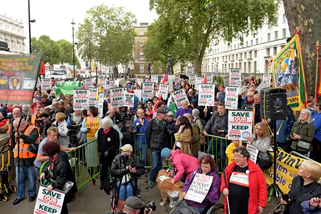 Hundreds of people opposing the proposed closure of almost 1000 railway ticket offices in England marched to Downing Street today.