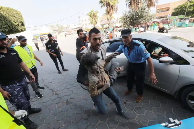 Palestinian paramedics treat wounded Palestinians,