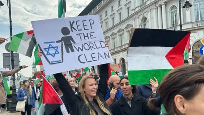 A student was pictured with this anti-Semitic banner