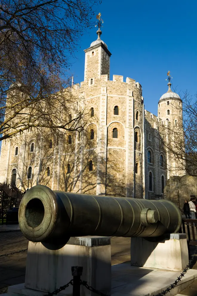 Barrel of bronze Fortress gun believed captured from China &: The White tower at the Tower of London (This is not the cannon that was taken)