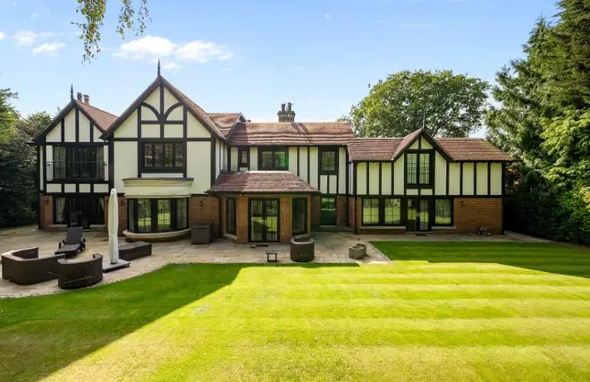 Sir Alex Ferguson's home that the Manchester United has put up for sale