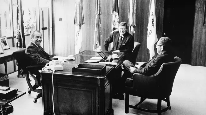 US President Richard Nixon (Left) with John Wayne (centre) and Henry Kissinger in the White House 1968