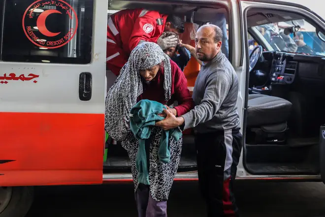 Palestinians injured in Israeli airstrikes arrive at Nasser Medical Hospital on December 01, 2023