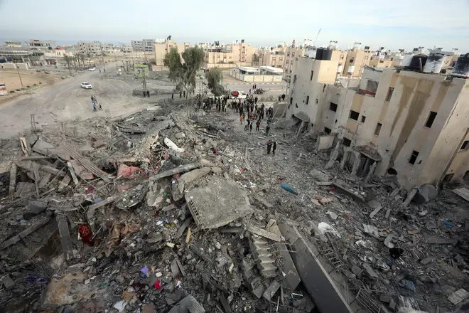 Palestinians check the rubble following Israeli strikes on houses in Rafah in the southern Gaza Strip on Wednesday November 22, 2023. Photo by Ismael Muhammad/UPI Credit: UPI/Alamy Live News