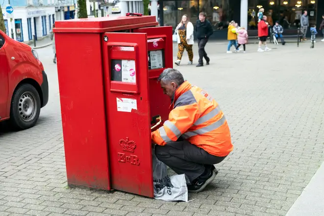 A proposal to axe Royal Mail's Saturday postal deliveries would not be backed by the government
