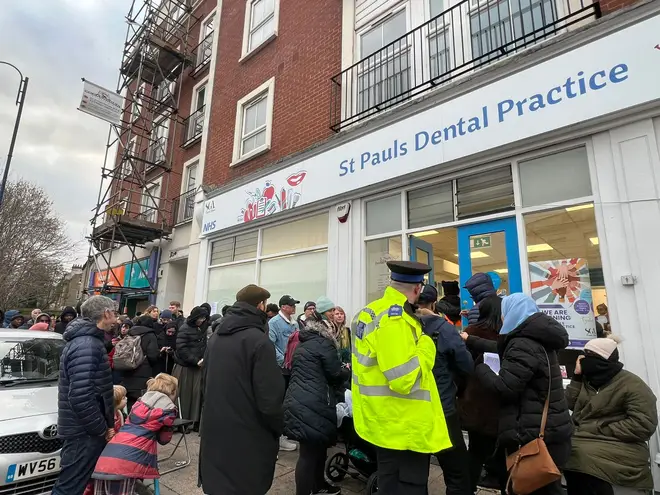 Hundreds queue outside Bristol NHS dentist