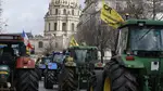 Farmers drive their tractors in Paris