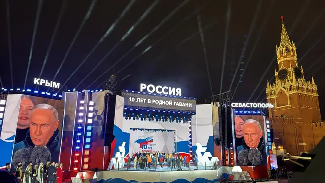 Putin takes to the stage in Red Square