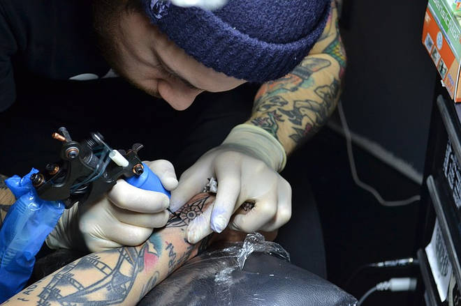 How Do Trainee Tattoo Artists Practice? - LBC