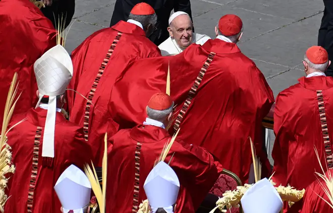 Papst Franziskus feiert die Palmsonntagsmesse auf dem Petersplatz