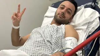 Pouria Zeraati has posted a picture of him recovering in hospital