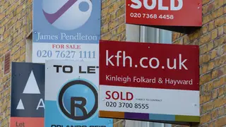 Letting and estate agents' boards