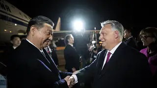 Xi Jinping shakes hands with Viktor Orban