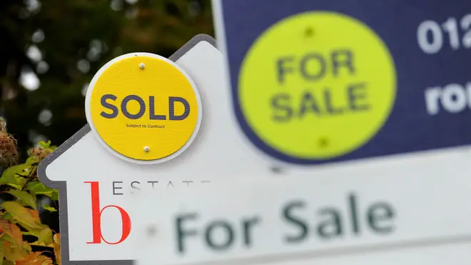 Estate agents are urged to let buyers know pollution levels in an area