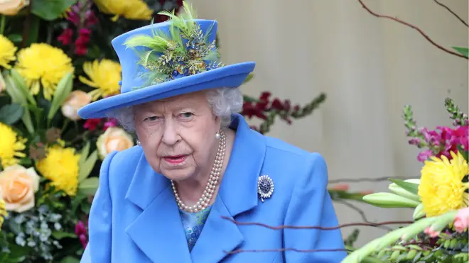 The Queen wearing blue suit as she prepares for speech